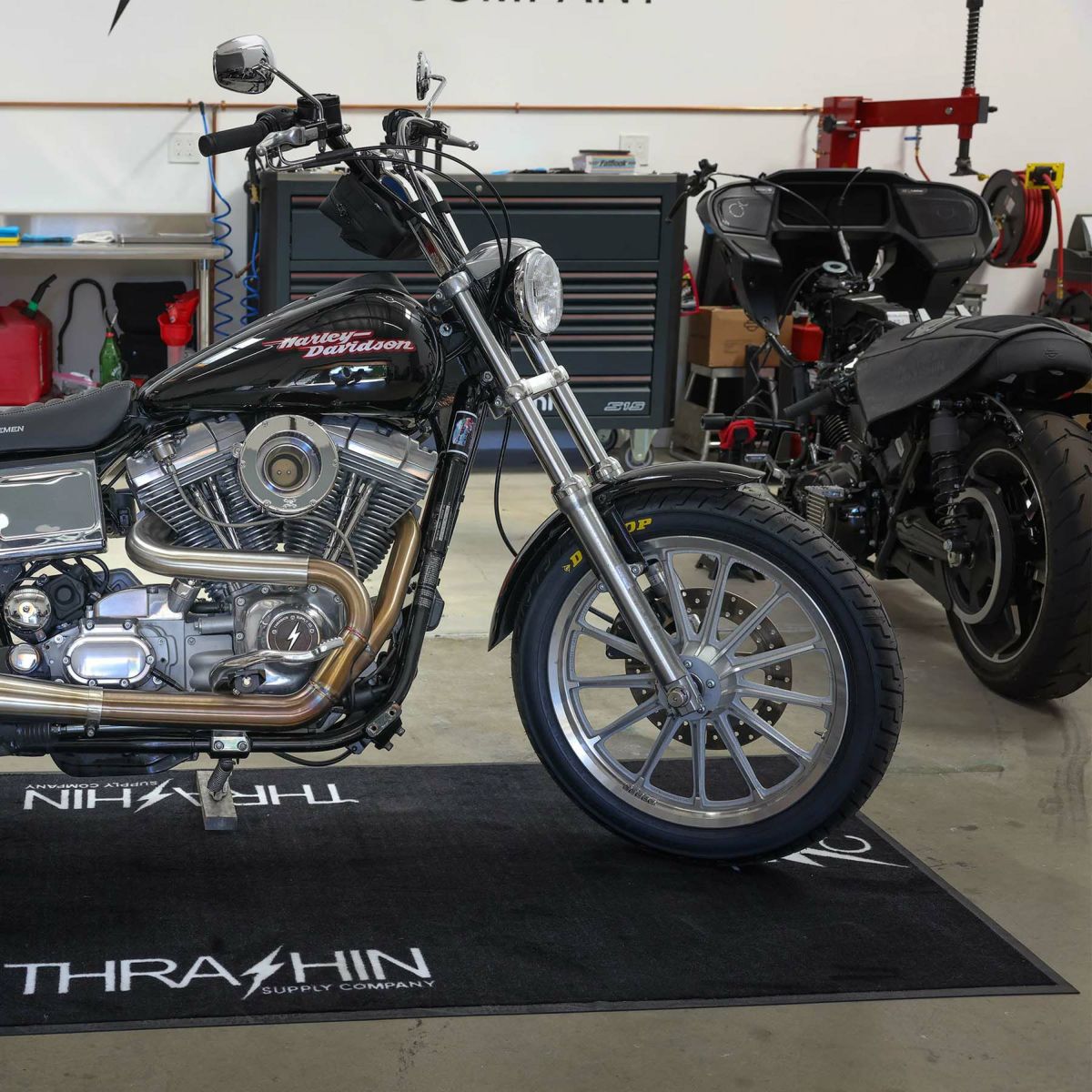 スラッシンサプライ オリジナルロゴ入り ガレージマット4