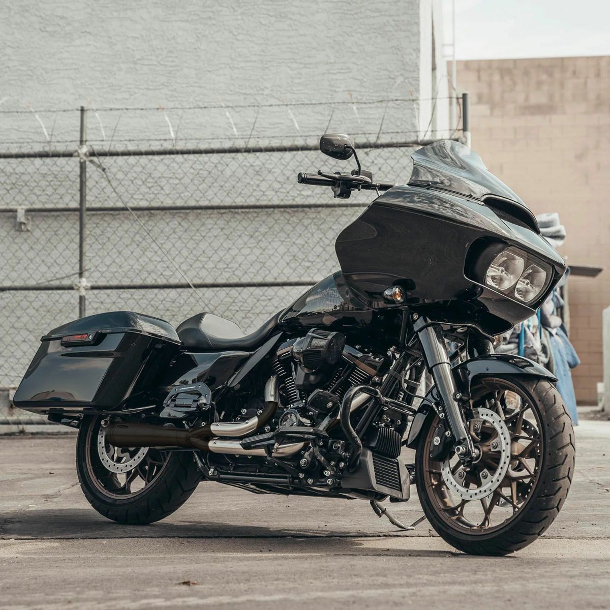 アサルト・2-1フルエキゾーストマフラー (ブラック)1