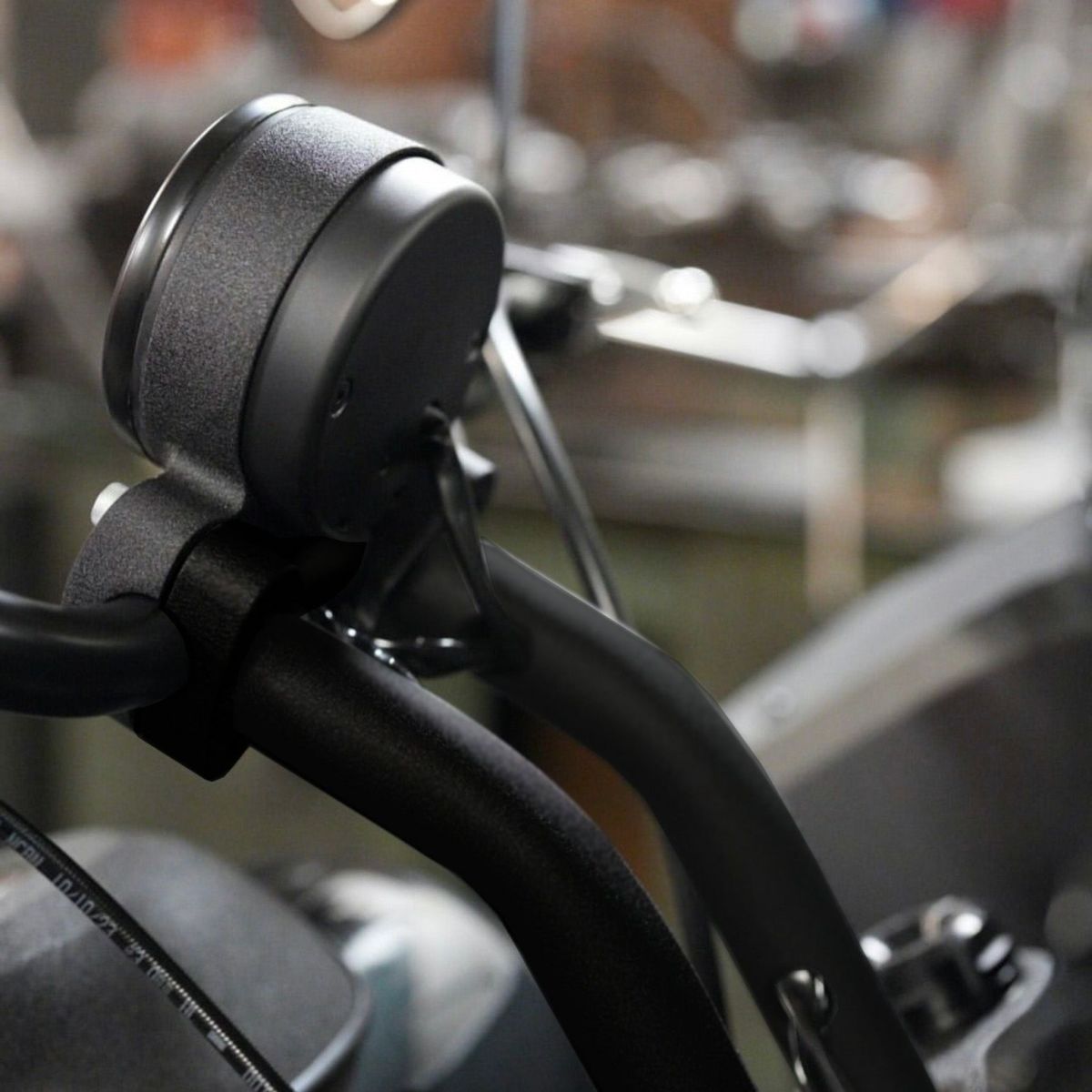 2025以降 ローライダーS/ST 6インチ・プルバックライザー (グロスブラック)1