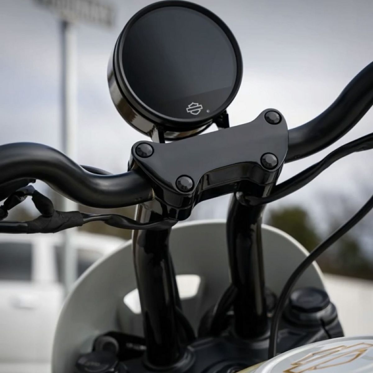 ナイトスター RH975 ゲージマウント付・8インチ プルバックライザー (グロスブラック)