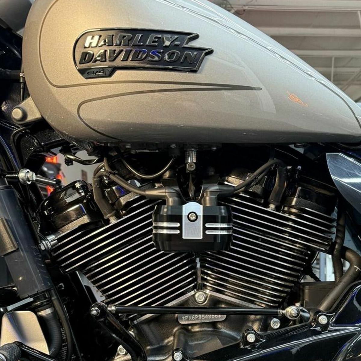 M8 ソフテイル イグニッションコイルカバー コントラストカット HOGWORKZ 2