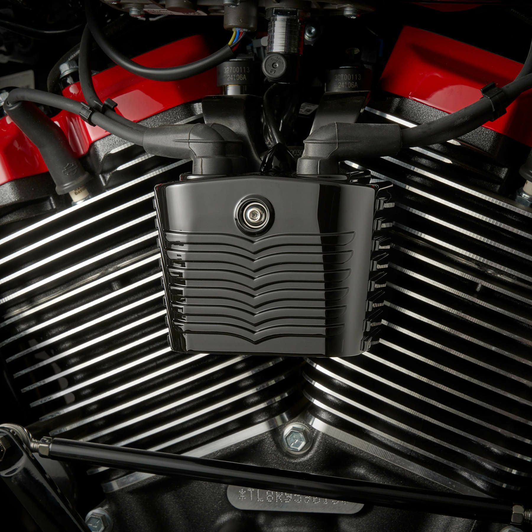  2024以降 ツーリング、2025以降 ソフテイル イグニッションコイルカバー (ブラック)1