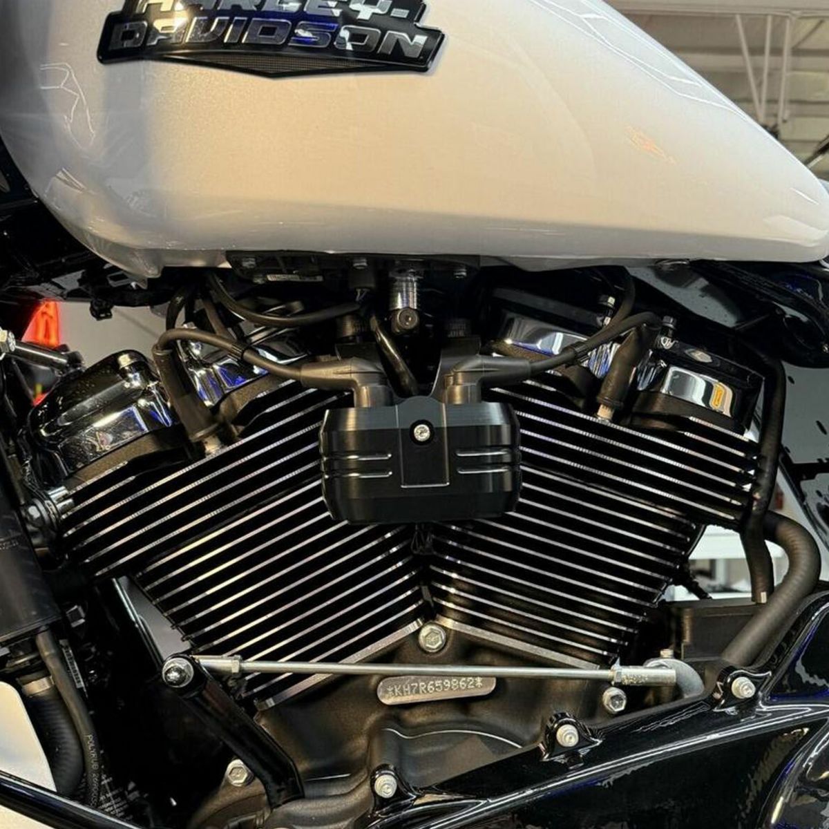 M8 ソフテイル イグニッションコイルカバー ブラック HOGWORKZ 2