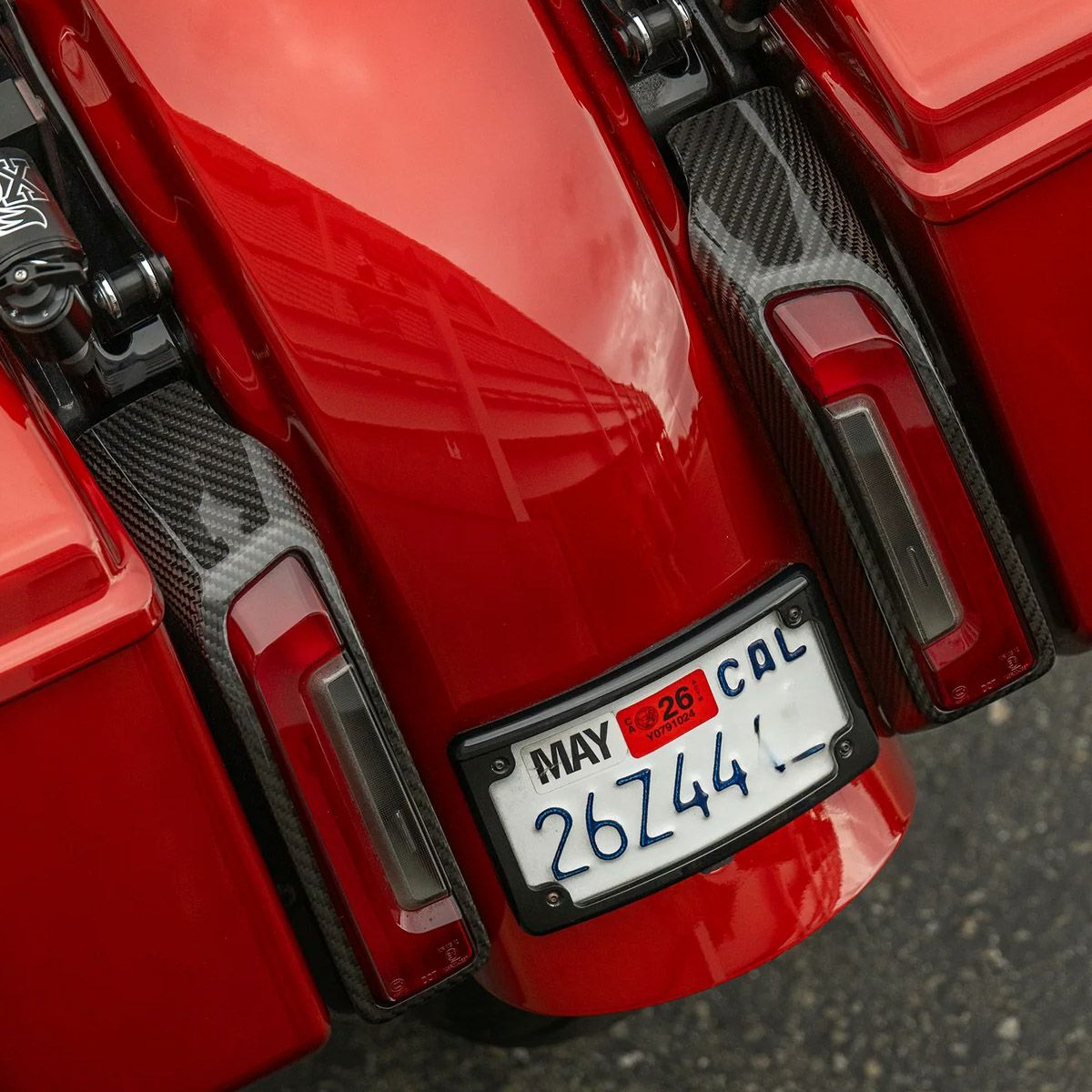 カーボンファイバー・テールライトカバー 2024以降 ツーリング