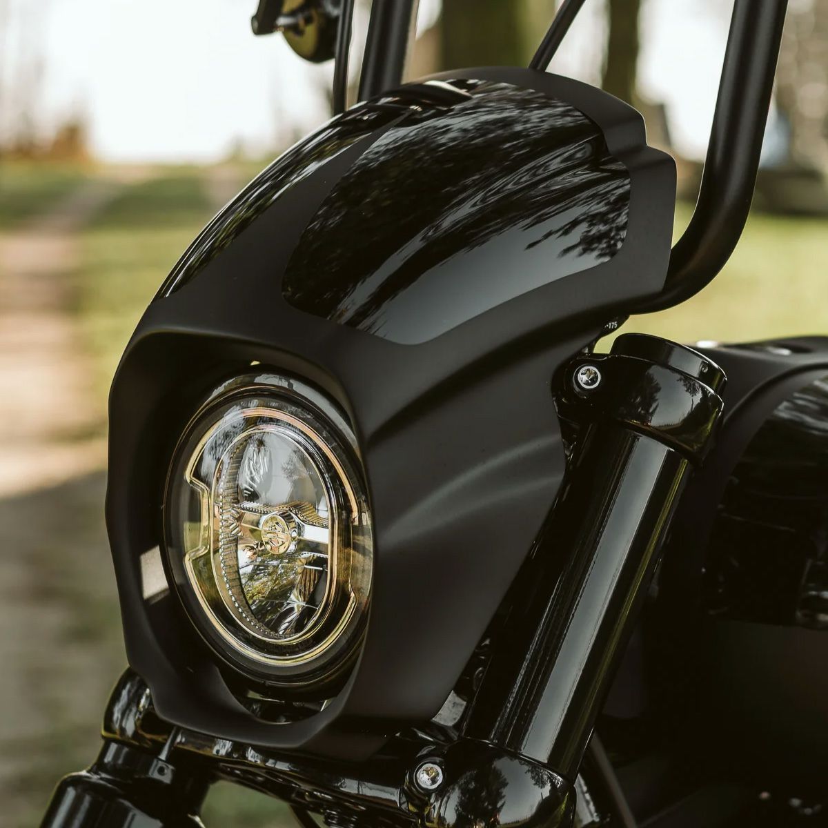 2025以降 ストリートボブ アグレッサー・ヘッドライトフェアリング (未塗装)