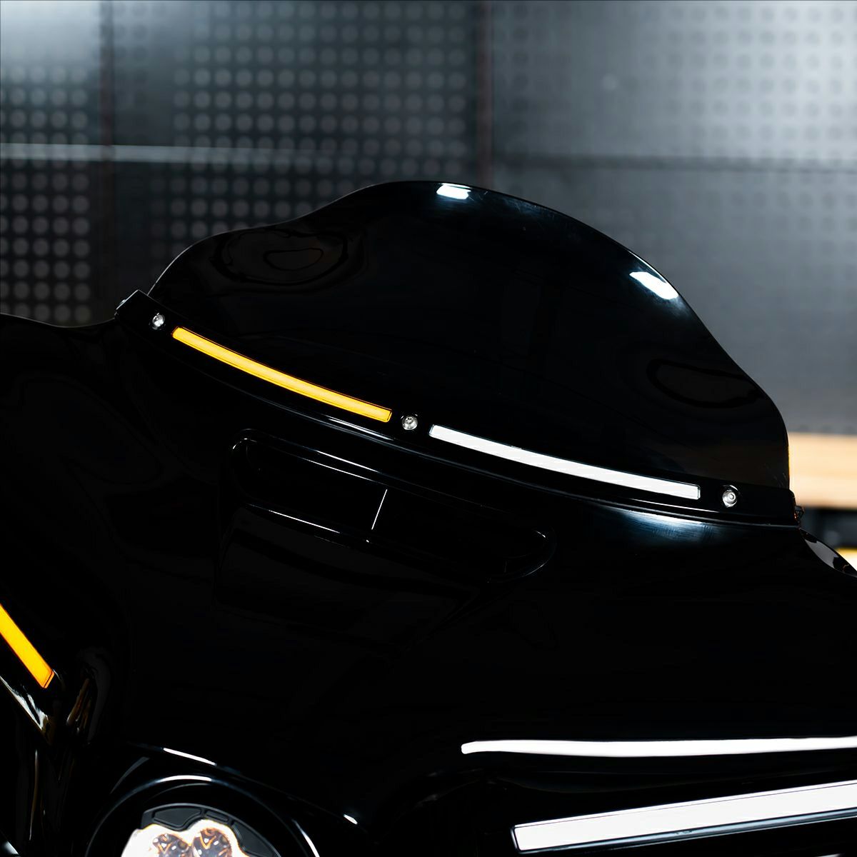 ルミプロ・LEDウィンドシールドトリム