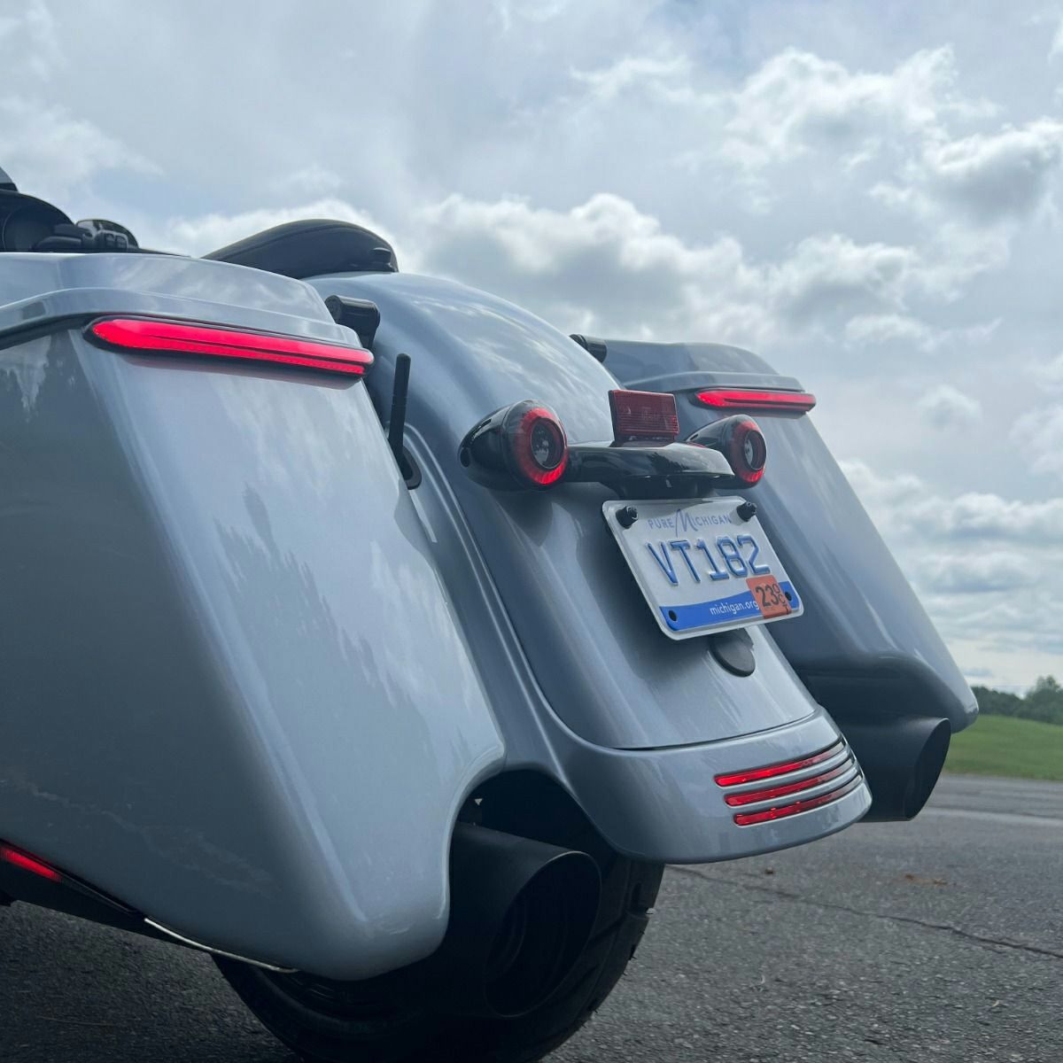 スリムズ・LEDサドルバッグライト (スモーク)4