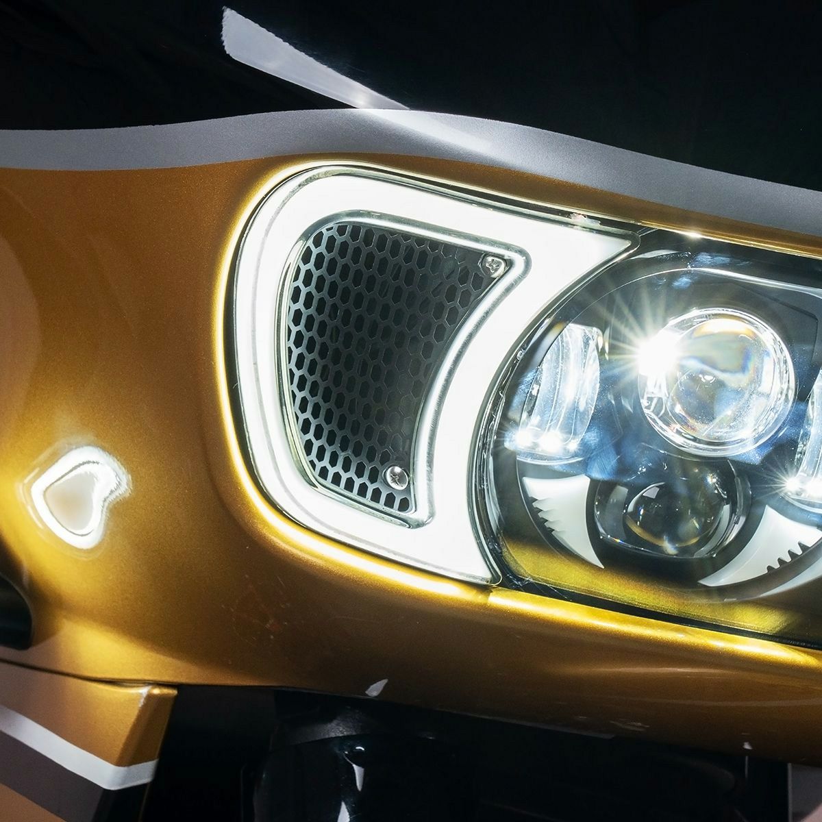 ルミプロ・LEDフェアリングベントライト1