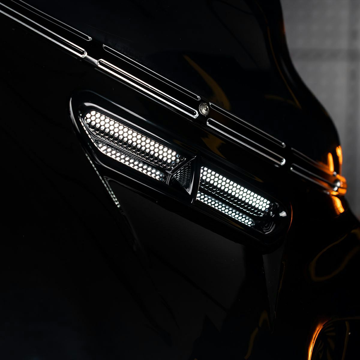 バットウィング・LEDベントインサート (ブラック)2