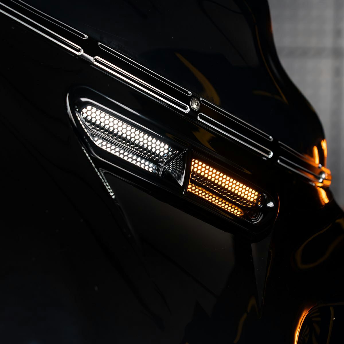 バットウィング・LEDベントインサート (ブラック)3