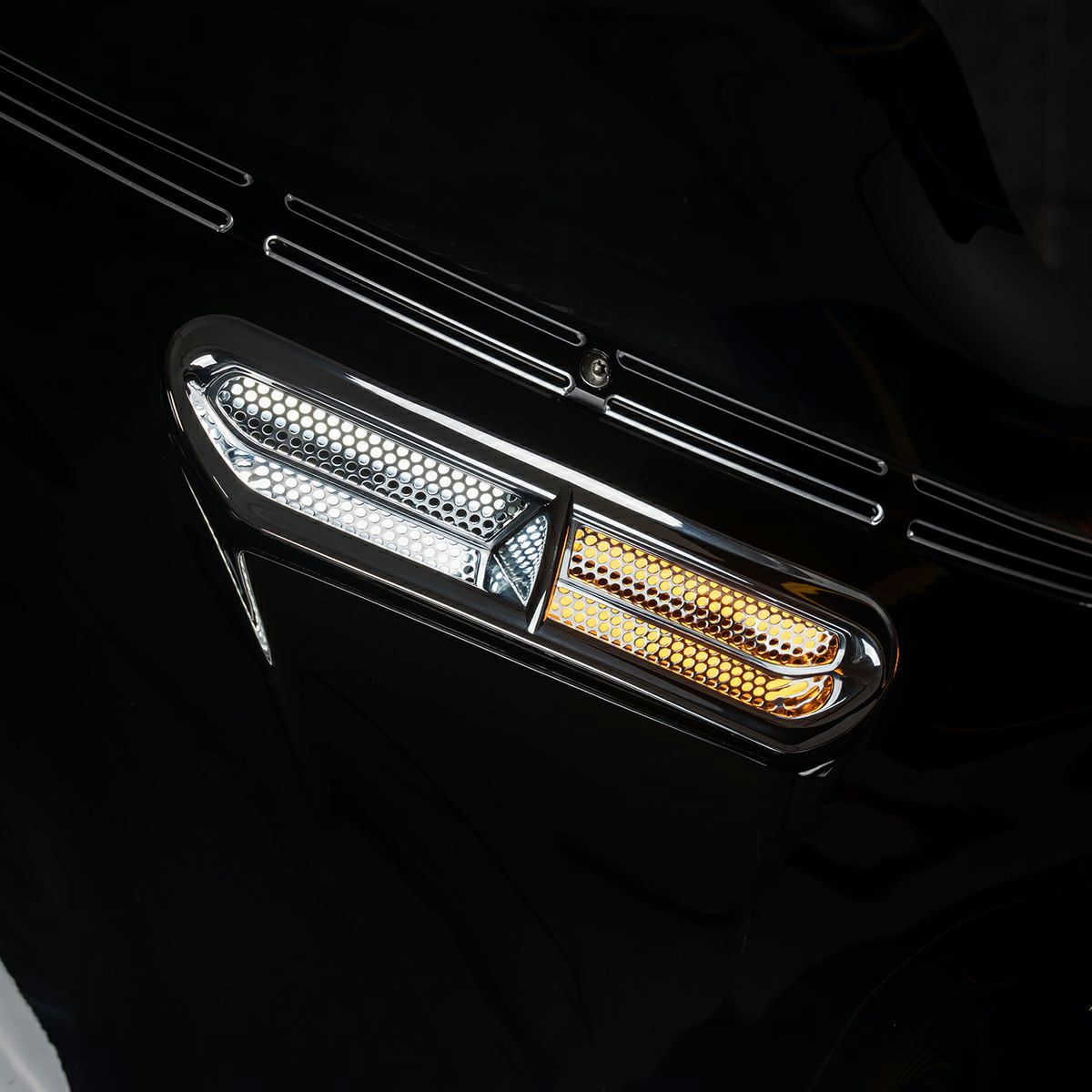 バットウィング・LEDベントインサート (クローム)