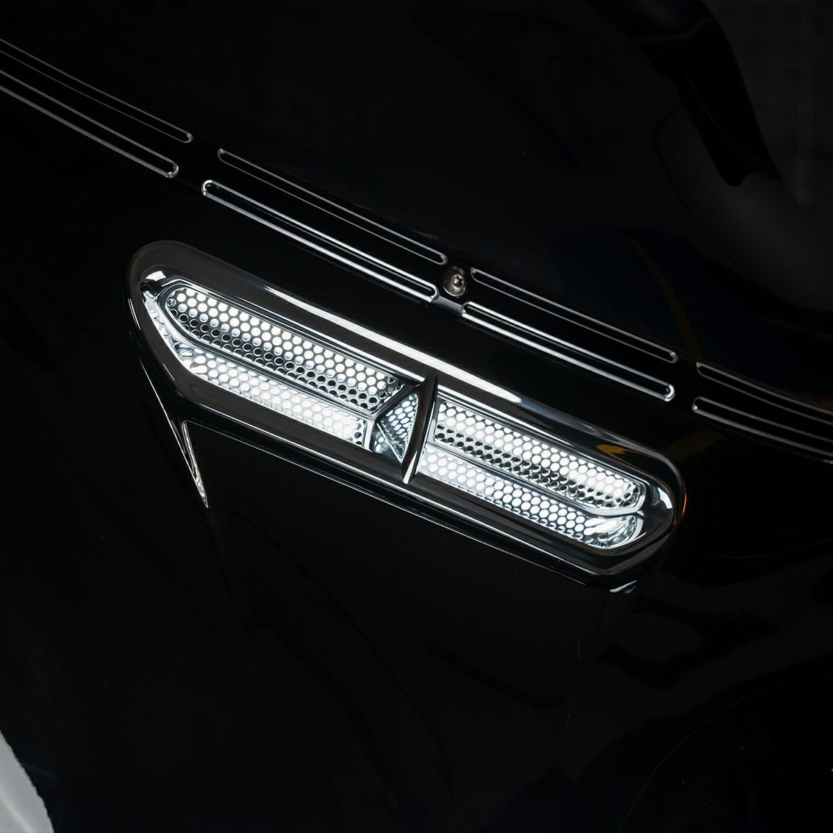 バットウィング・LEDベントインサート (クローム)2