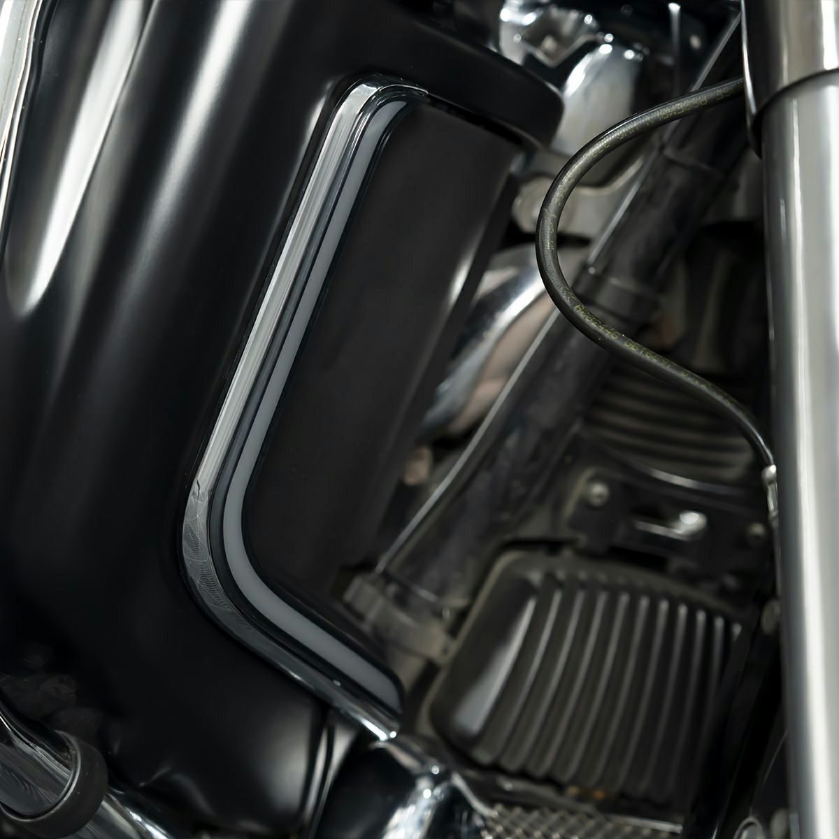 ロワーフェアリング LEDベントライト (クローム)1