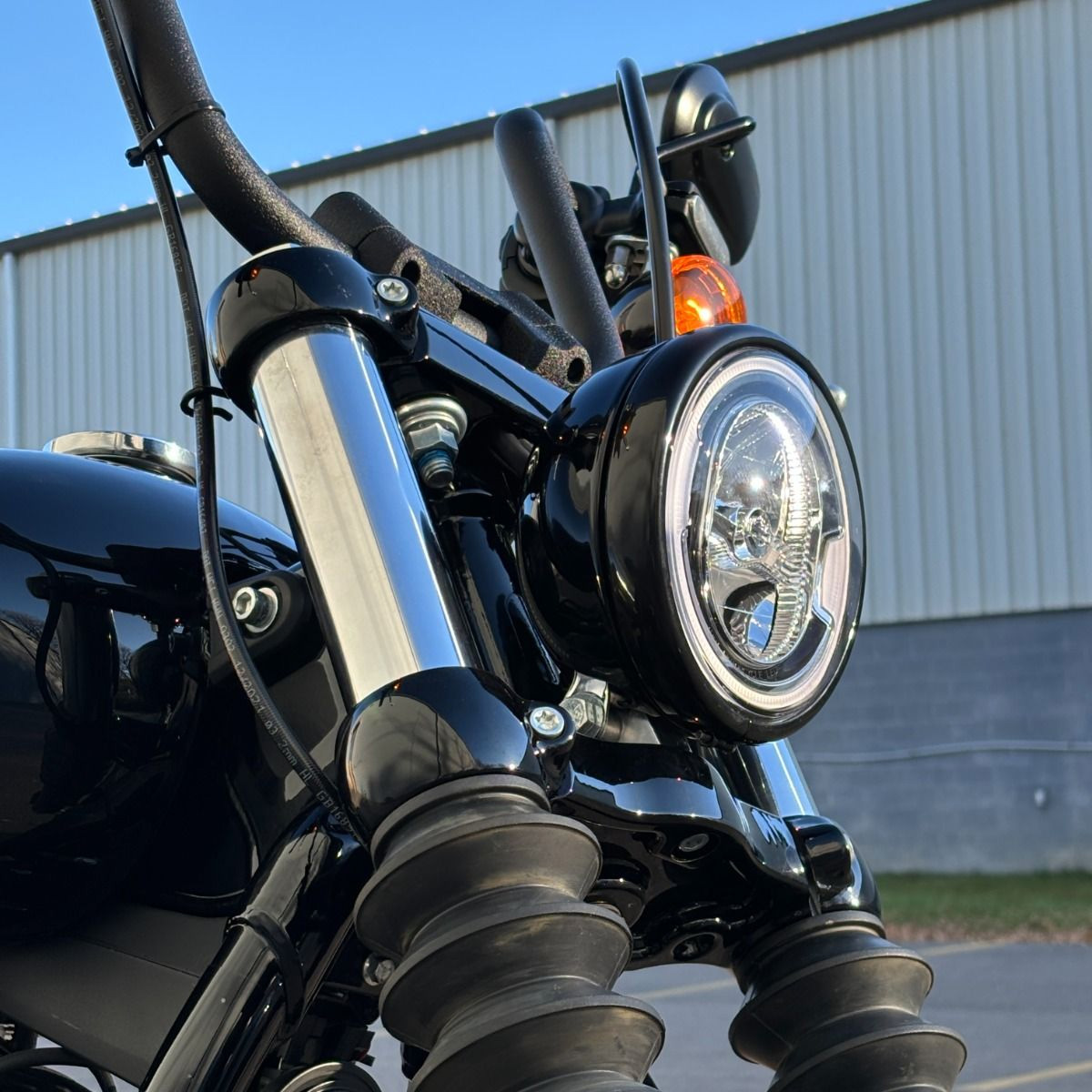 5.75インチ ヘッドライト トリムリング (グロスブラック)1