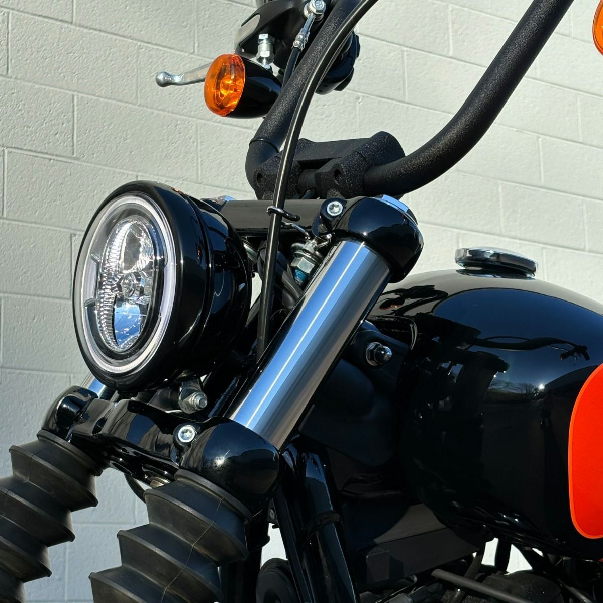 5.75インチ ヘッドライト トリムリング (グロスブラック)1