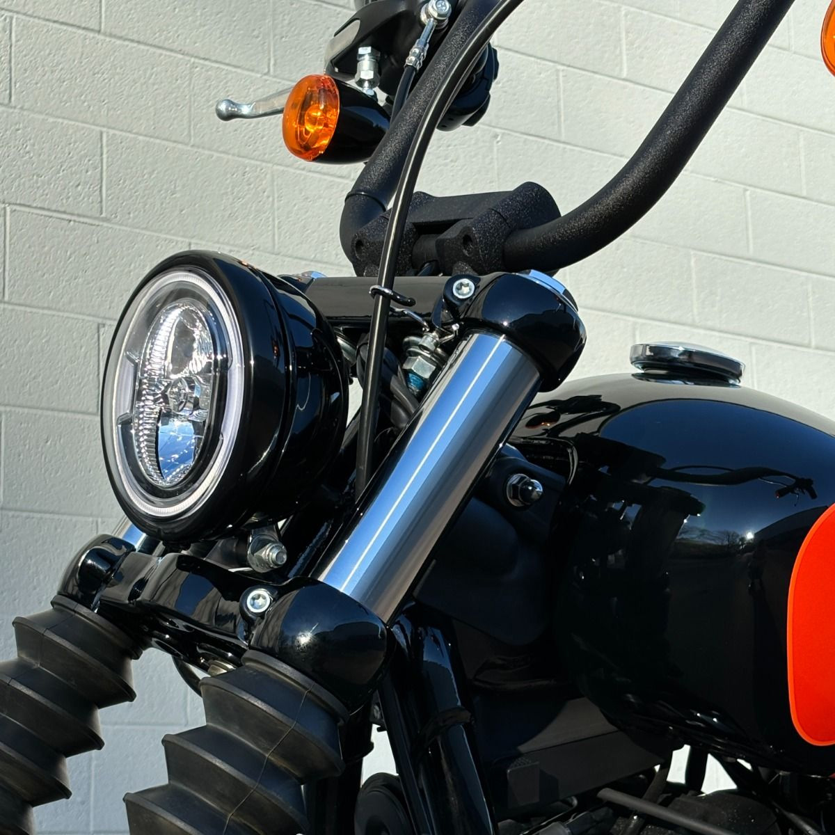 5.75インチ ヘッドライト トリムリング (グロスブラック)2