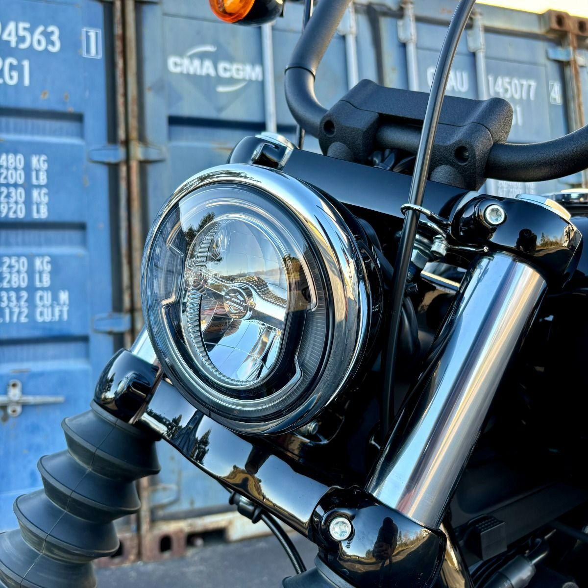 5.75インチ ヘッドライト トリムリング (クローム)