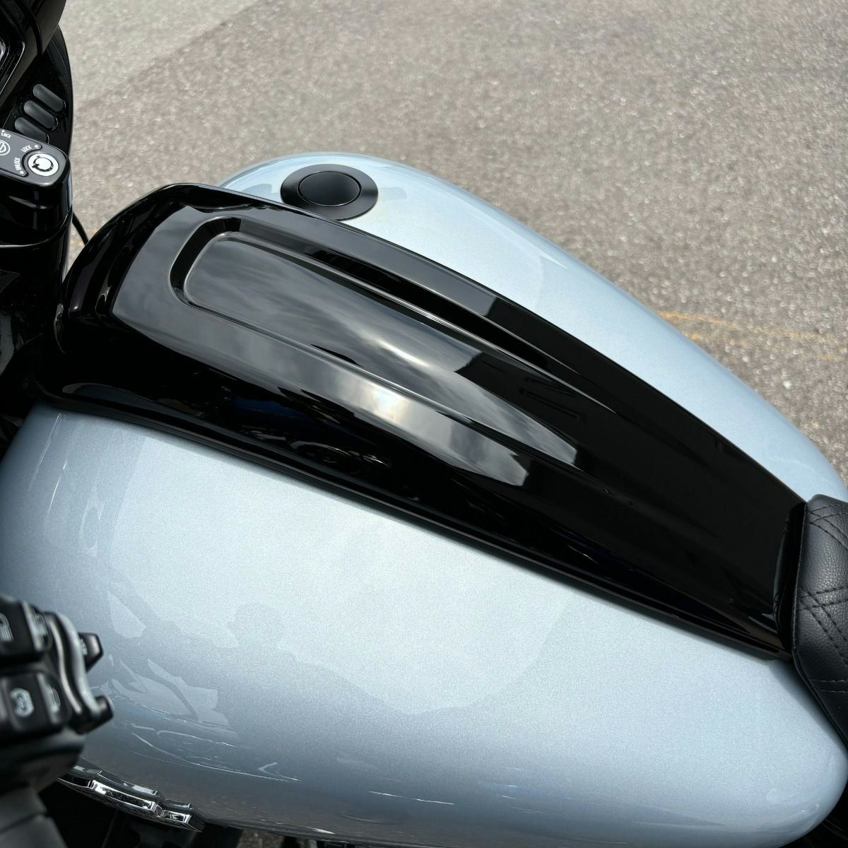 フラットライン タンクダッシュ (ビビッドブラック)1