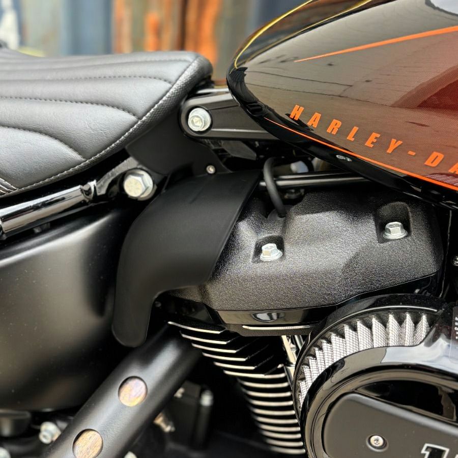 M8ソフテイル エアデフレクター (ビビッドブラック)1