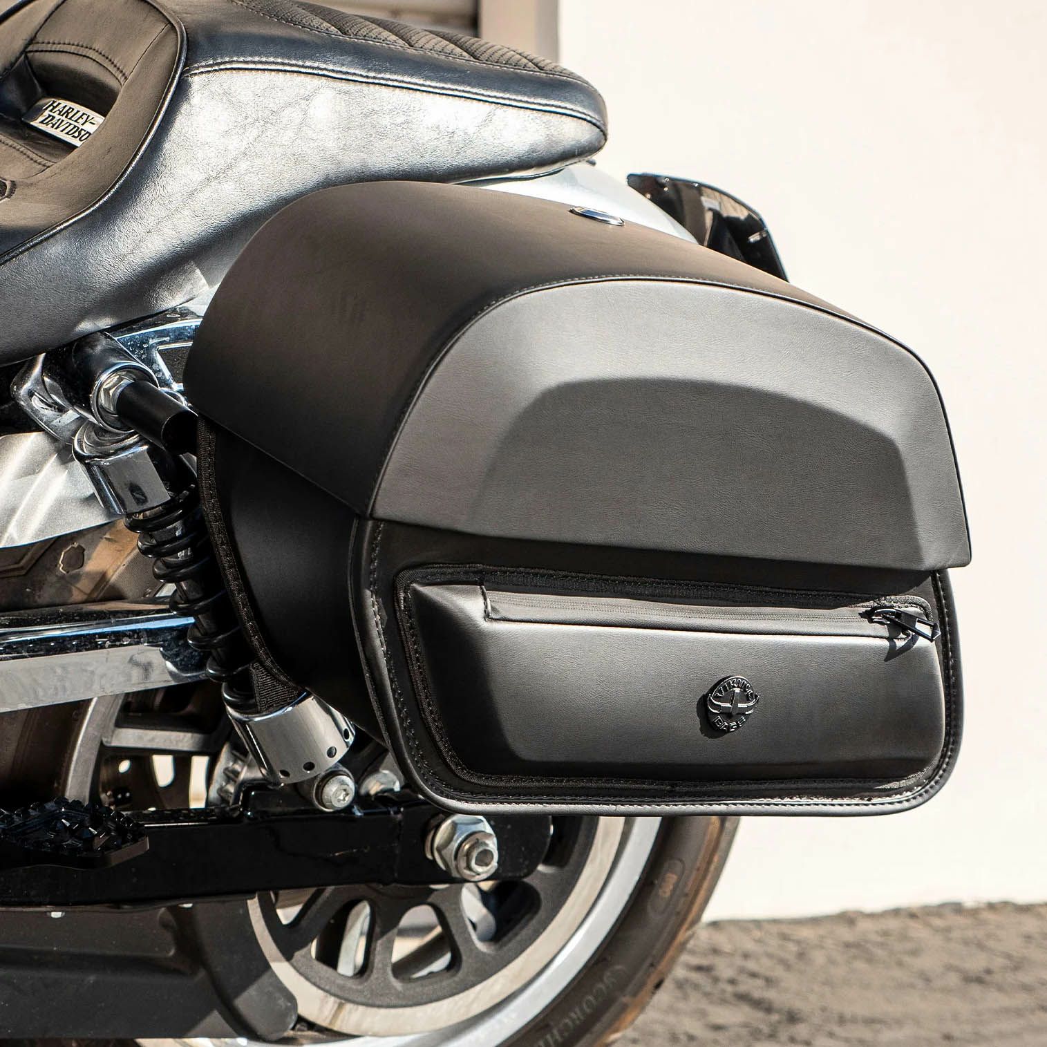 ハーレー バットウイング・フェアリング　FLD スイッチバック BATWING デタッチャブル プレイン・フェアリング ダイナ スイッチ