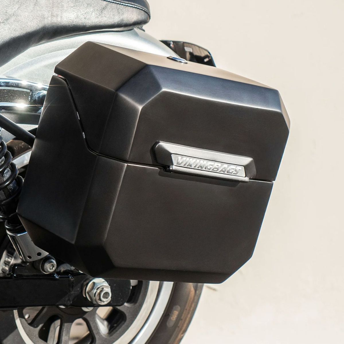 アウトロー クイックマウント サドルバッグ 20L (マットブラック)