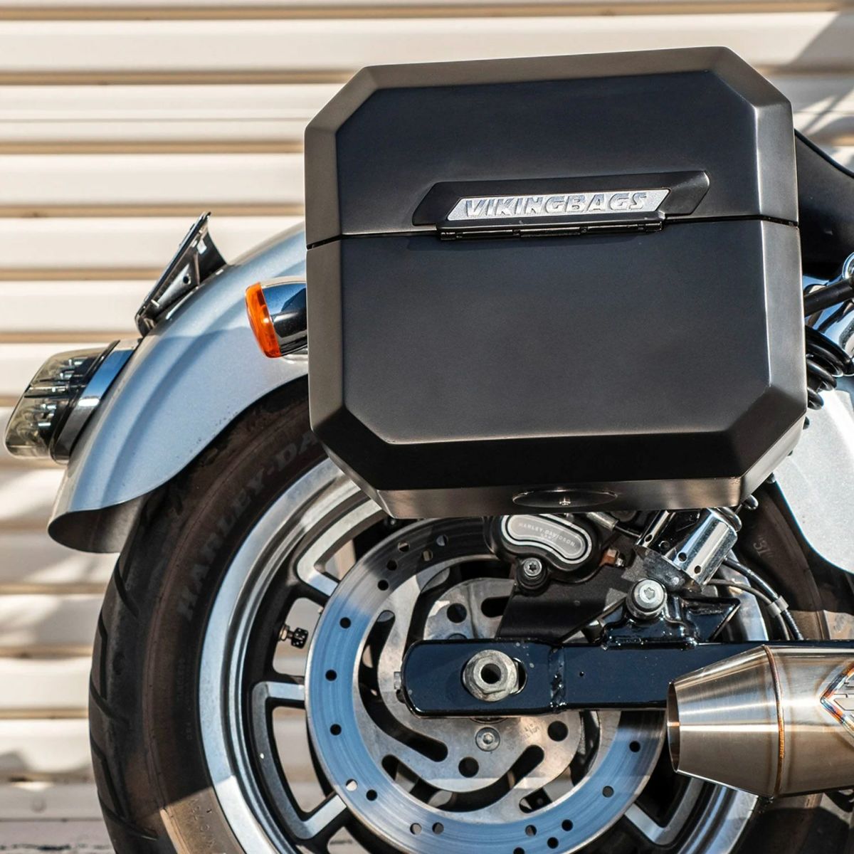 アウトロー クイックマウント サドルバッグ 20L (マットブラック)1