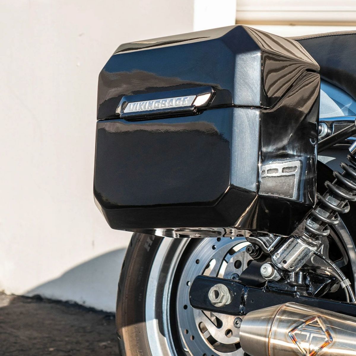 アウトロー クイックマウント サドルバッグ 20L (グロスブラック)1