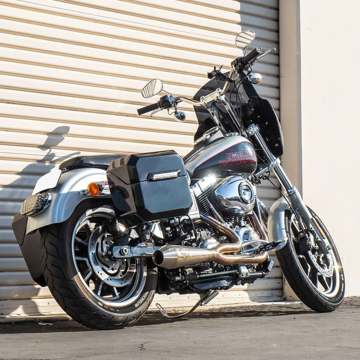 アウトロー クイックマウント サドルバッグ 20L (グロスブラック)2