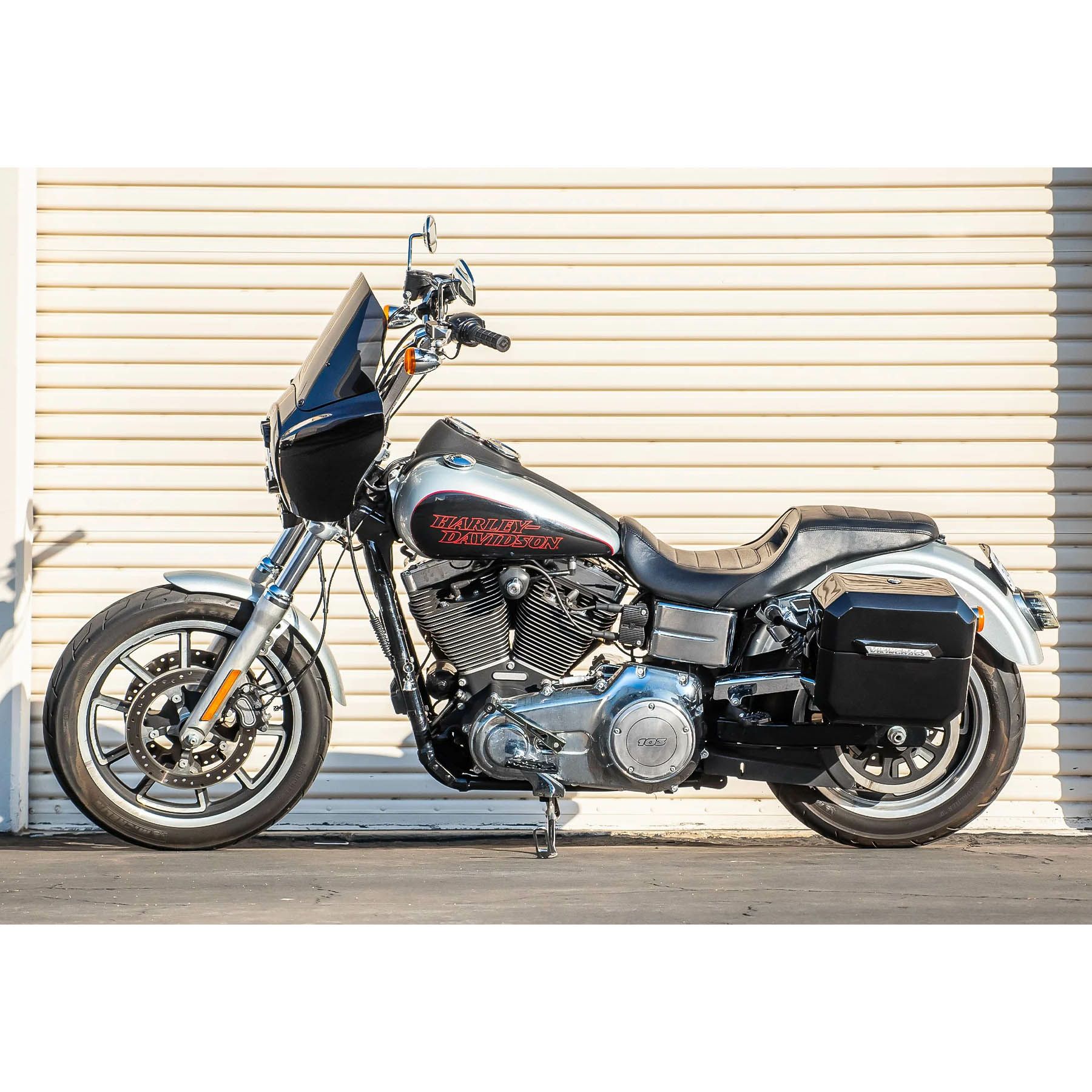 アウトロー クイックマウント サドルバッグ 20L (グロスブラック)3