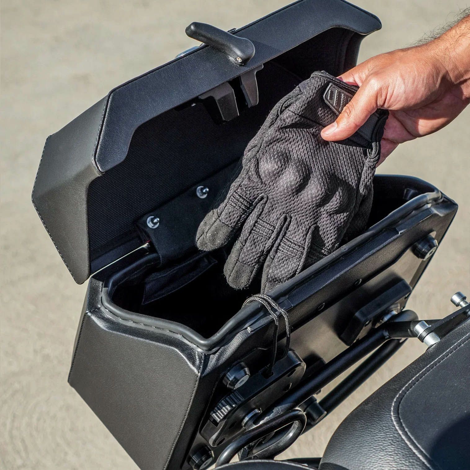 アウトロー クイックマウント サドルバッグ 20L (レザーラップ)2