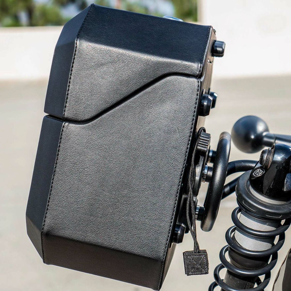 アウトロー クイックマウント サドルバッグ 20L (レザーラップ)5