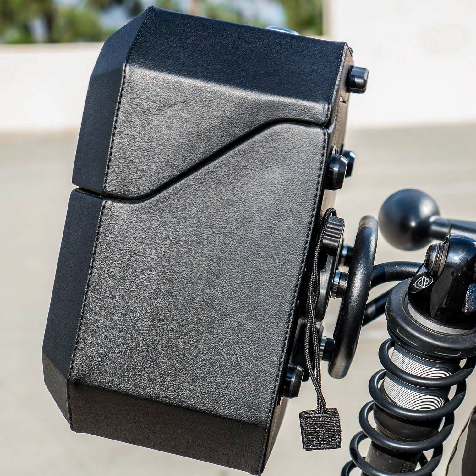 アウトロー クイックマウント サドルバッグ 20L (レザーラップ)5