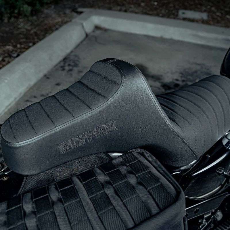 ハイヌーンシート クラシックステッチ (ブラックロゴ)