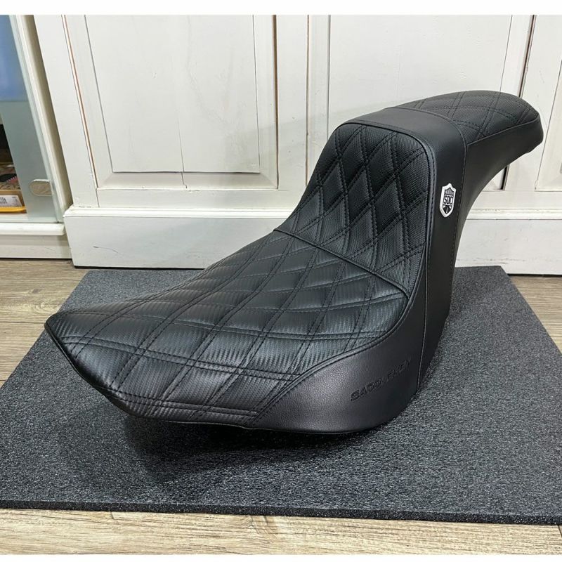 Saddlemen Pro SDC パフォーマンスグリッパーシート FXLRST Saddlemen Proシリーズ SDC パフォーマンスグリッパーシート FXLR/S/ST