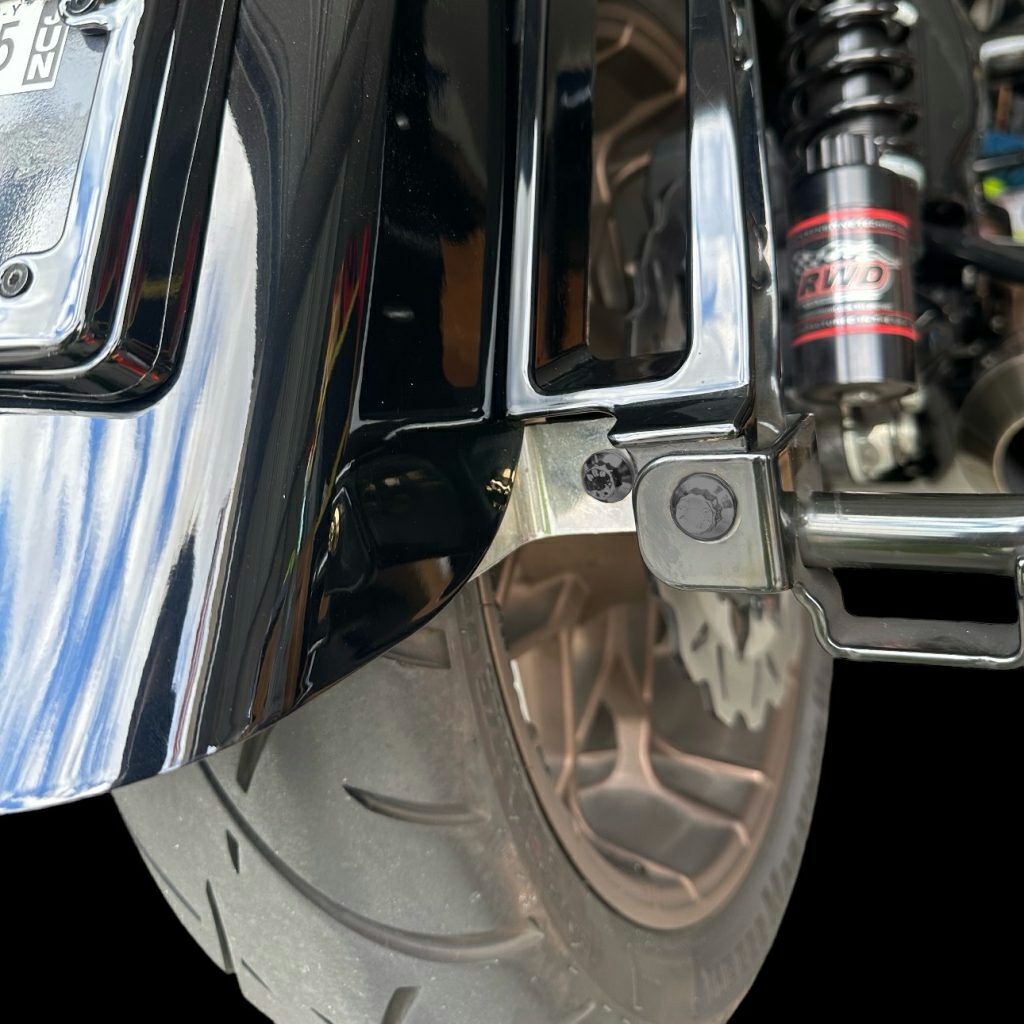 サドルバッグサポート用ボルトセット (ブラッククローム)