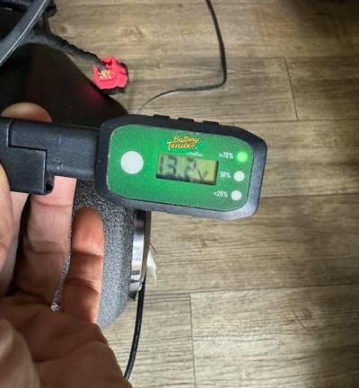 バッテリーテンダー バッテリー電圧チェッカー