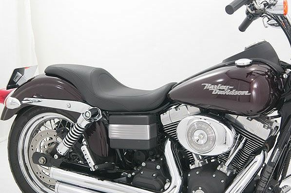 ダイナ用マスタング(Mustang)シート｜ハーレーカスタムパーツ専門店