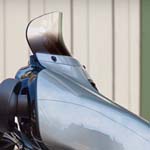 Memphis Shades スポイラー ウインドシールド　ブラック/ライトスモーク　5インチ