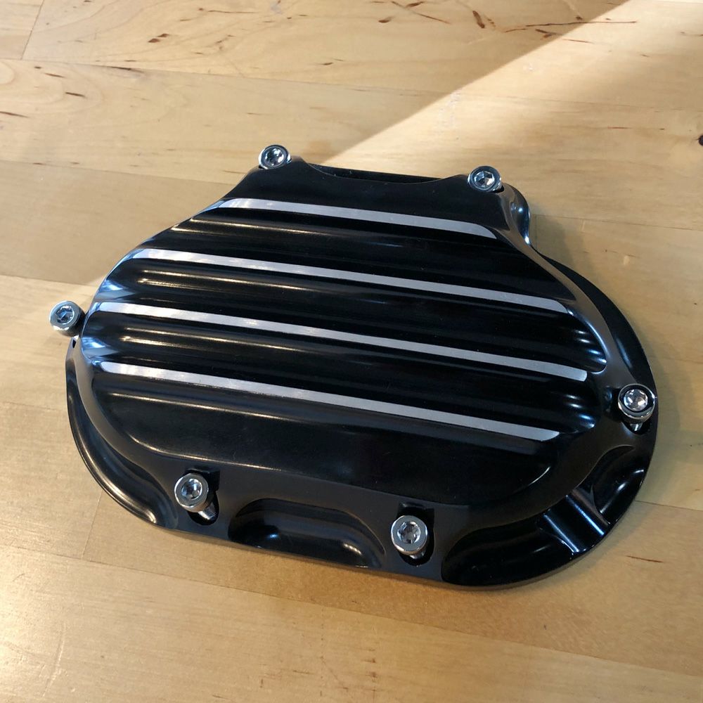 ローランドサンズ・デザイン(RSD)ノスタルジア・トランスミッションサイドカバー コントラストカット-02