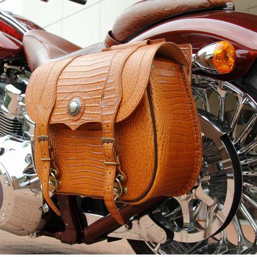 デグナー クロコダイル エンボス加工 レザーサドルバッグ スモール ブラウン-03