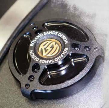 ローランドサンズ・デザイン(RSD)(RSD) バッジキット Brass(RSDロゴあり)-02