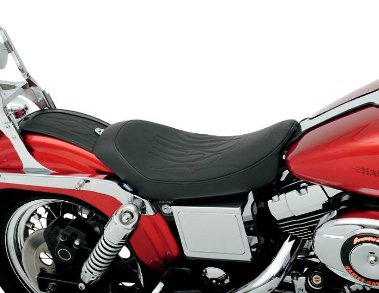 Drag Specialties  LOW ソロシート '04～'05 DYNA用 フレイム・スティッチ-01