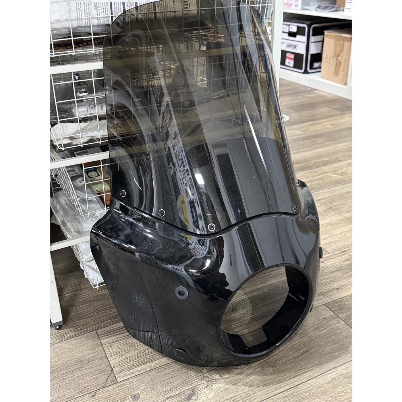 ロードウォリアー用ウインドシールド　ブラックスモーク 17インチ-01