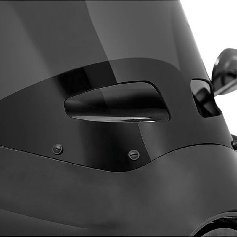 メンフィスシェード ロードウォリアー用ウインドシールド　ベント付き　ダークスモーク 11インチ-02