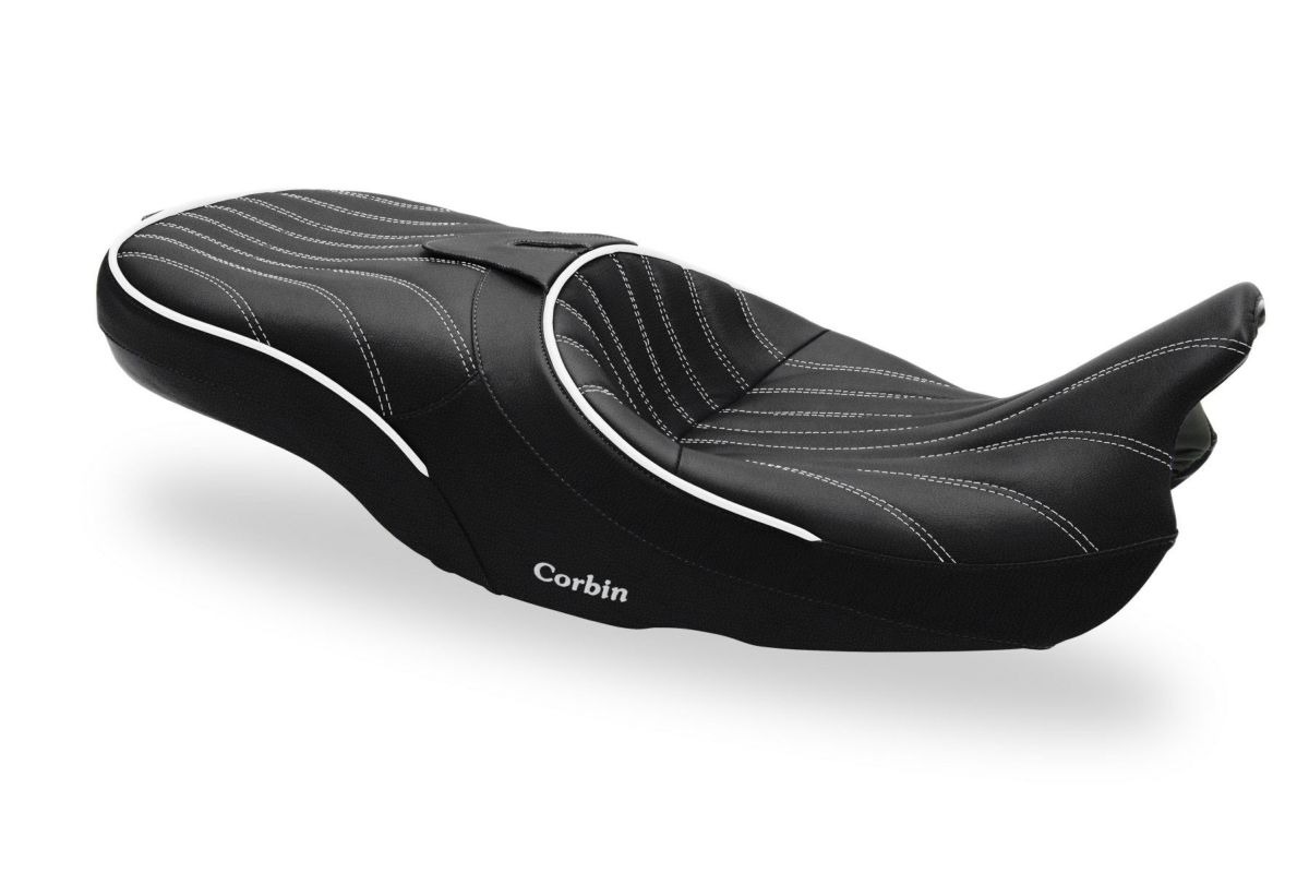 コルビン デュアル・ツアーサドル ホワイトステッチ 09～18FLHT、FLHX、FLTR-01