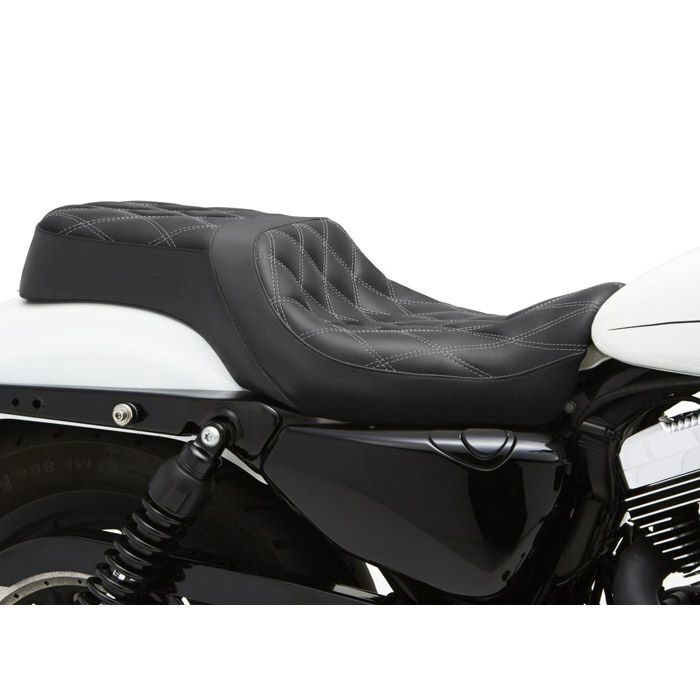 コルビン Widowmaker デュアルシート スポーツスター 4.5ガロンタンク車用-01