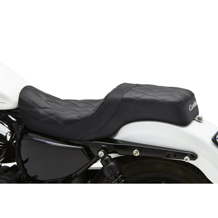 コルビン Widowmaker デュアルシート スポーツスター 4.5ガロンタンク車用-02