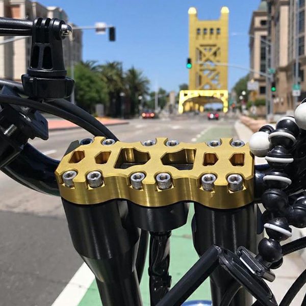 【セール】Hard Case Performance ハーレー、ライザートップクランプ ゴールド ハーレーパーツ専門店 HDパーツ