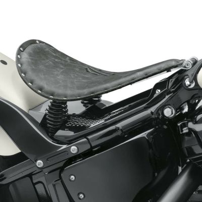 ボバー ソロサドル ディストレストブラックレザー ハーレーM8ソフテイル、FXBB、FXST、FLSL