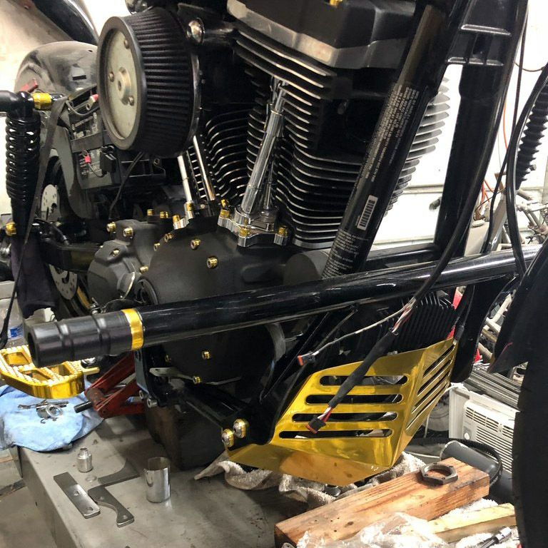 BMC　DYNA/FXR カラー・スキッドプレート-01